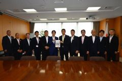 ▲01)【1点限り!】【希少】昭和50年代の東大の講義資料 行政学など/まとめ売り8冊セット/政治学/政府/国家/内政/外交/A AI農業特区実現へ大臣に要望 上野市長ら | 十勝毎日新聞電子版