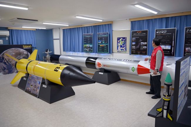 ツイスターの世界 時空・ツイスター空間・可積分系 ツイスターの世界