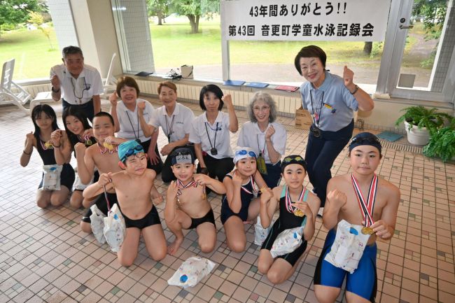 43回目にして最後の記録会、笑顔で金メダル 音更水泳協会 | 十勝毎日