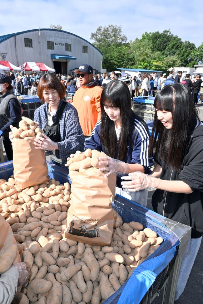 町支寛二さん10年ぶりの帯広ライブで来社 | 十勝毎日新聞電子版