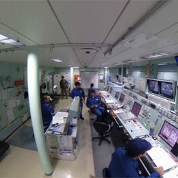 南極観測船しらせの操縦室
