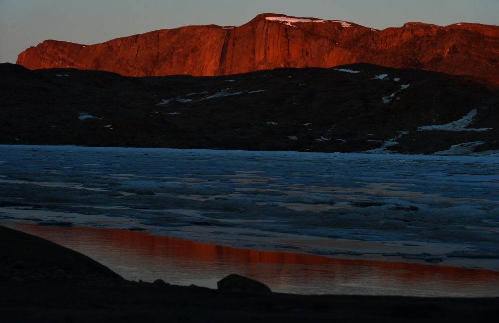 日没間際の太陽で照らされるスカルブスネスの断崖（1月23日）