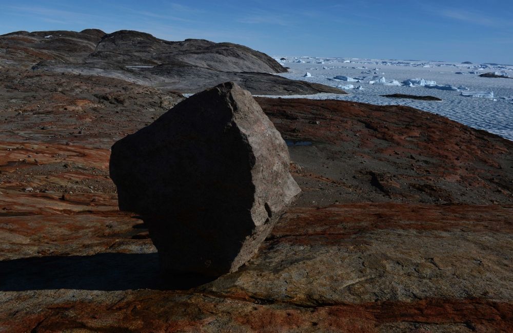 氷河がなくなる過程で取り残された迷子石（1月23日）