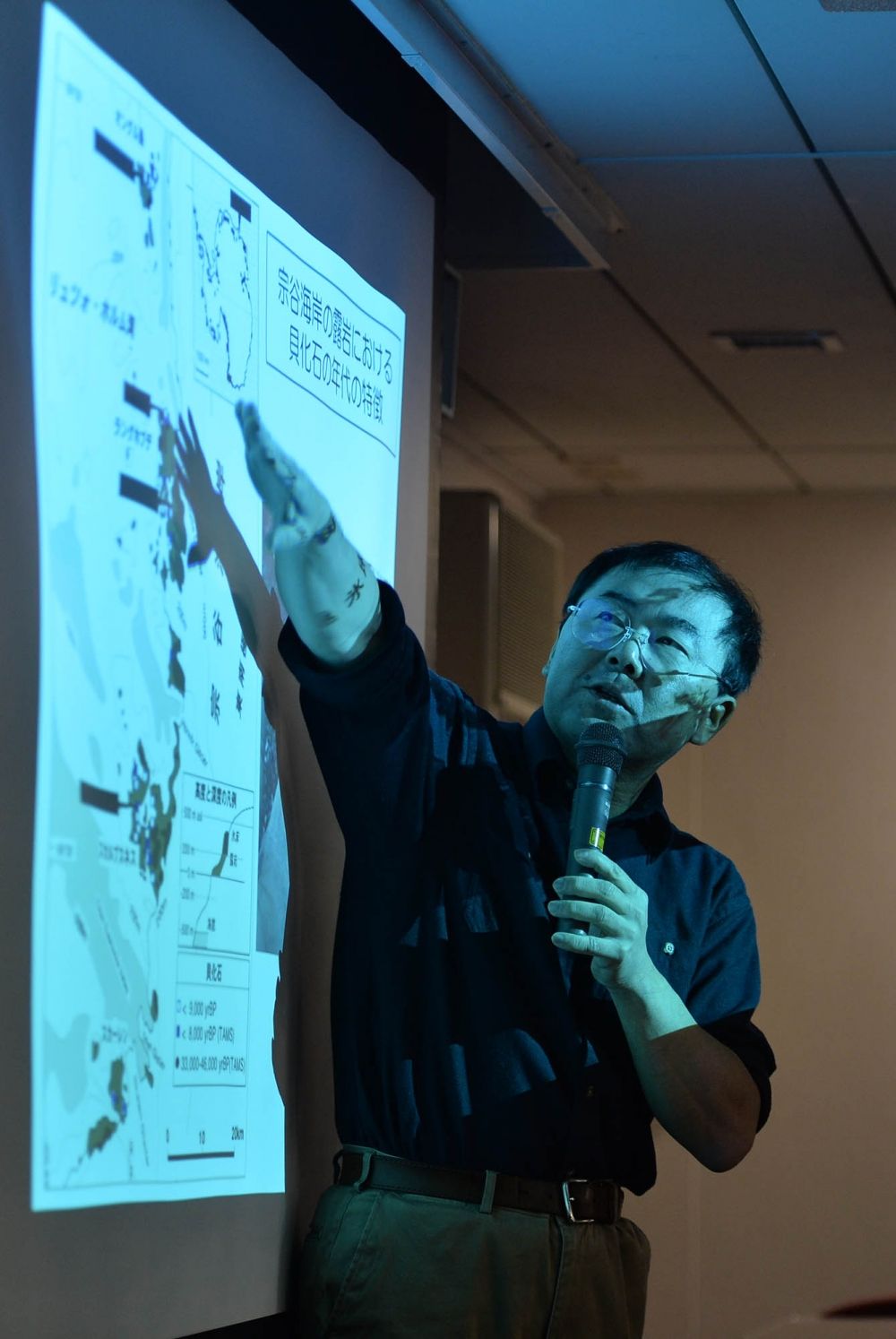 南極大学講座で講演する三浦越冬隊長