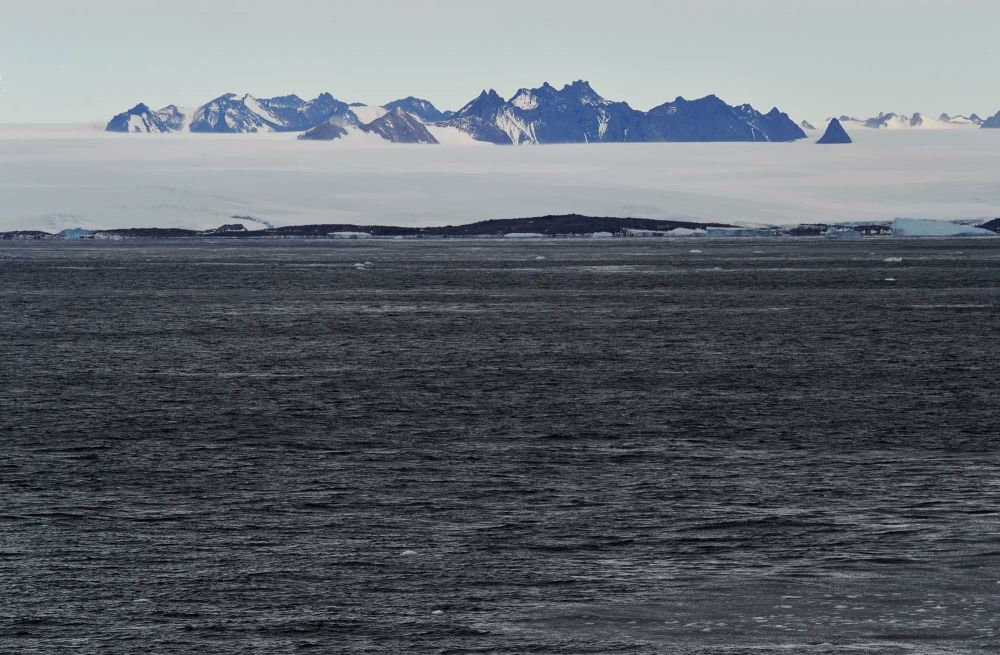 停泊地点から見える南極大陸